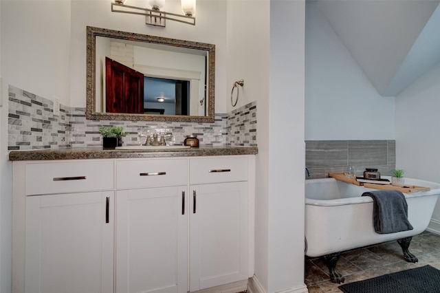 1530 9th St, Des Moines, IA 50314 - bar area featuring decorative backsplash and lofted ceiling