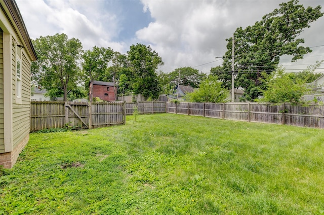 1530 9th St, Des Moines, IA 50314 - view of fenced backyard