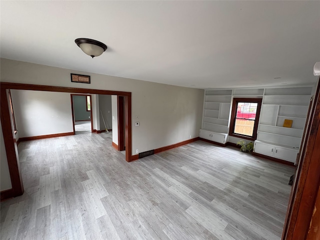 3206 62nd St, Des Moines, IA 50322 - unfurnished room featuring light wood-style floors and built in shelves
