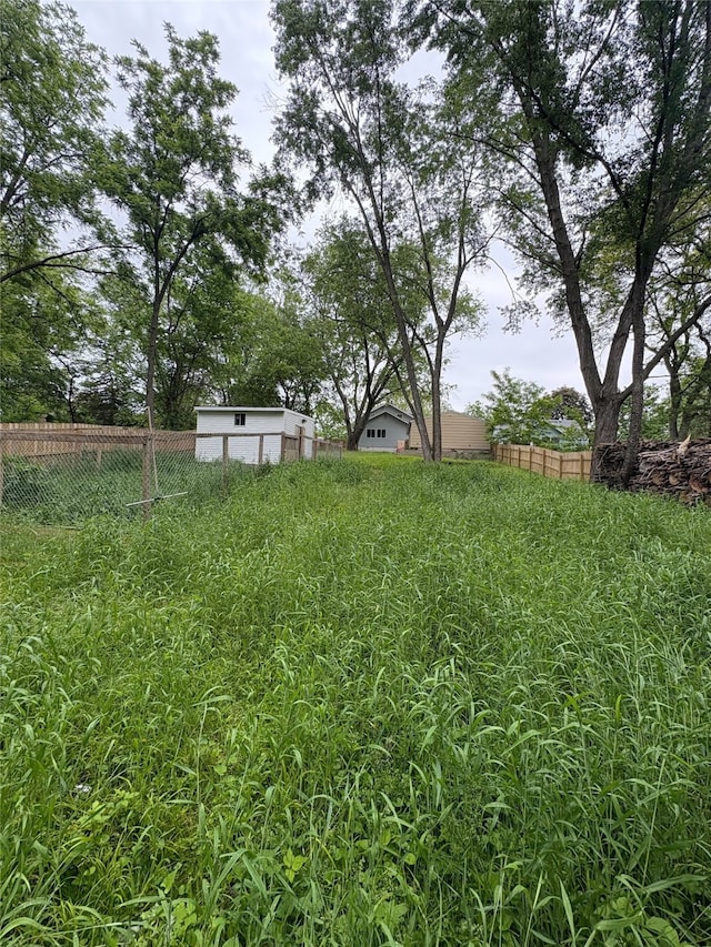 3206 62nd St, Des Moines, IA 50322 - view of yard