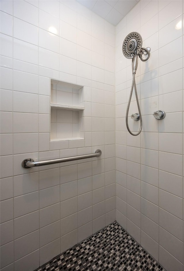2217 Meadow Ln, West Des Moines, IA 50265 - full bathroom with tiled shower