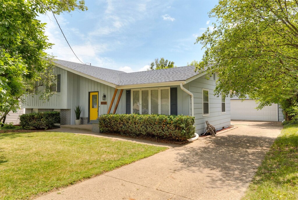 8786 Primrose Ln, Clive, IA 50325 - photo 1
