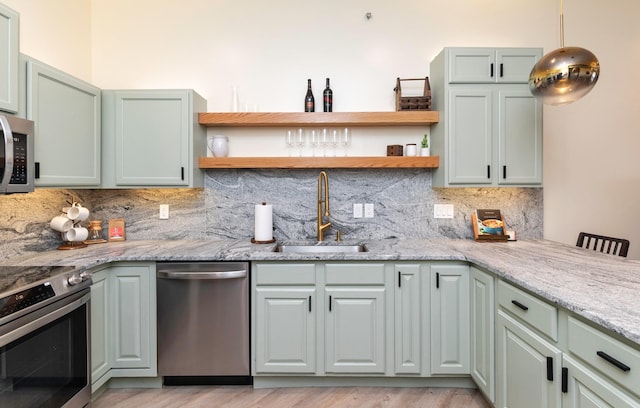 400 E Locust St Unit 102, Des Moines, IA 50309 - kitchen featuring stainless steel appliances, light wood-type flooring, tasteful backsplash, and open shelves