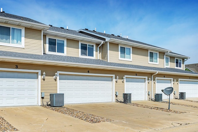 2240 Hart Ave Unit 4, Des Moines, IA 50320 - view of townhome / multi-family property