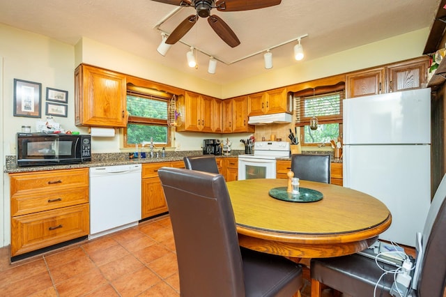 3215 44th St, Des Moines, IA 50310 - photo 9