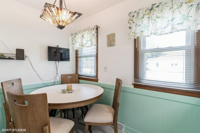 3709 Aurora Ave, Des Moines, IA 50310 - dining area featuring a chandelier