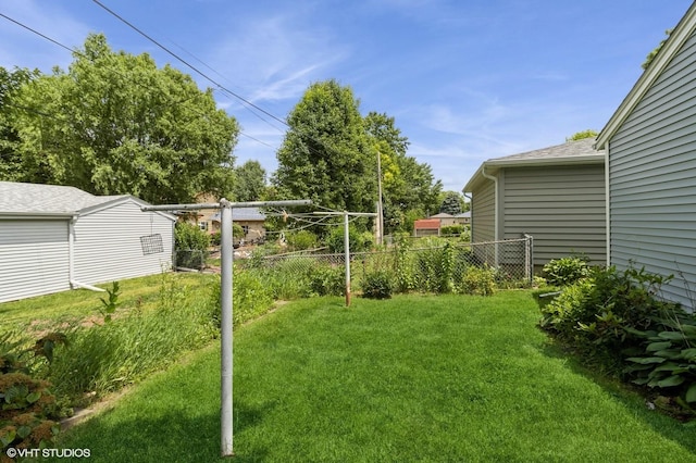 3709 Aurora Ave, Des Moines, IA 50310 - view of yard