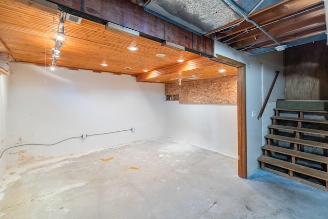2316 SE 17th St, Des Moines, IA 50320 - unfinished below grade area with stairs