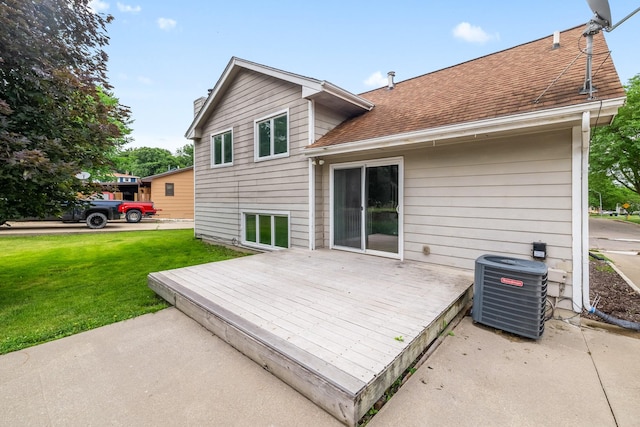 2316 SE 17th St, Des Moines, IA 50320 - back of property featuring a lawn, a deck, and roof with shingles