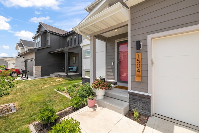 1504 NE Savana Dr, Grimes, IA 50111 - entrance to property featuring a yard, a porch, a garage, and stone siding