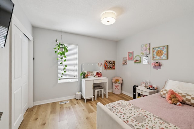 8113 Hammontree Cir, Urbandale, IA 50322 - bedroom with light wood finished floors and baseboards