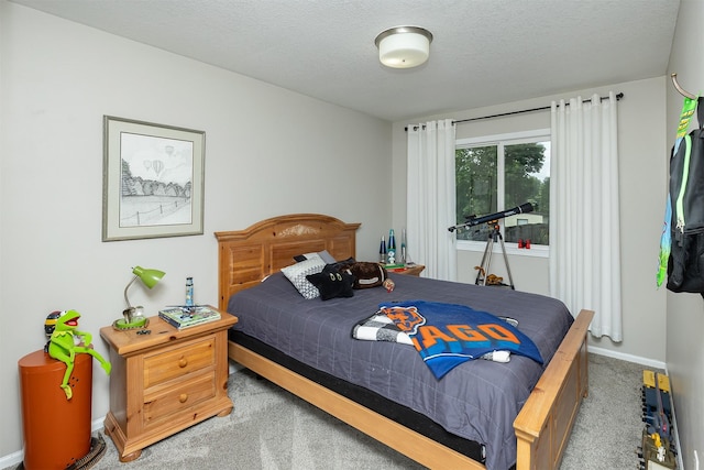 21 E Payton Ave, Des Moines, IA 50315 - carpeted bedroom with baseboards and a textured ceiling