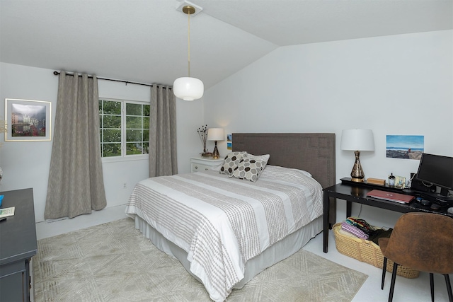 21 E Payton Ave, Des Moines, IA 50315 - bedroom with vaulted ceiling
