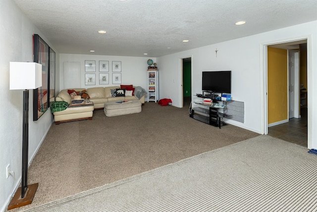 21 E Payton Ave, Des Moines, IA 50315 - carpeted living room with recessed lighting and a textured ceiling