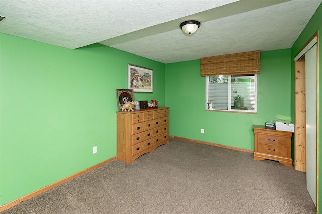 21 E Payton Ave, Des Moines, IA 50315 - bedroom featuring a textured ceiling and carpet floors