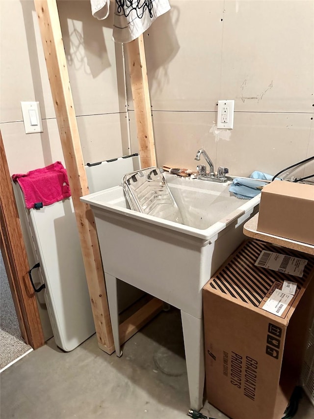602 8th St, Malcom, IA 50157 - laundry area featuring a sink