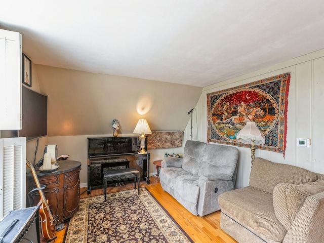 110 E 20th St N, Newton, IA 50208 - living area with light wood-style flooring and lofted ceiling