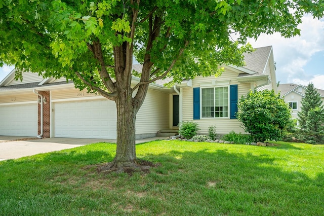5514 SE 24th St, Des Moines, IA 50320 - view of property hidden behind natural elements featuring driveway, a front lawn, and a garage
