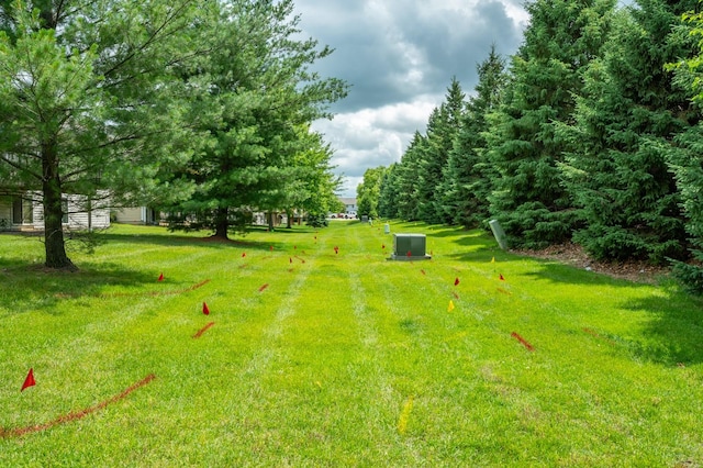 5514 SE 24th St, Des Moines, IA 50320 - view of green lawn