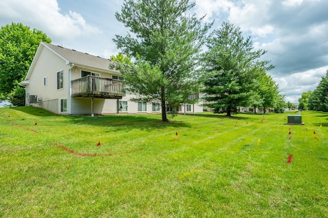 5514 SE 24th St, Des Moines, IA 50320 - view of green lawn with a deck