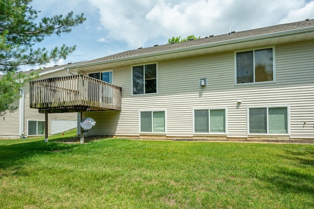 5514 SE 24th St, Des Moines, IA 50320 - back of house with a lawn and a deck
