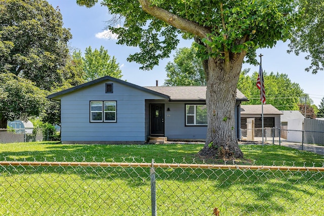 3113 E 36th Ct, Des Moines, IA 50317 - ranch-style home featuring a fenced backyard