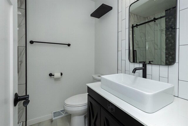 3113 E 36th Ct, Des Moines, IA 50317 - full bathroom with vanity and a tile shower