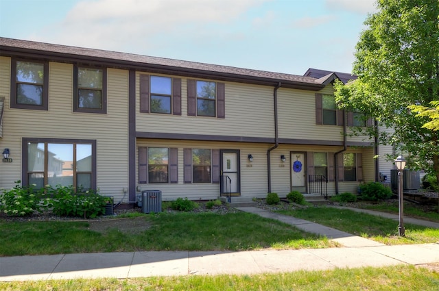 8628 Alpine Dr Unit C, Urbandale, IA 50322 - multi unit property with a front lawn