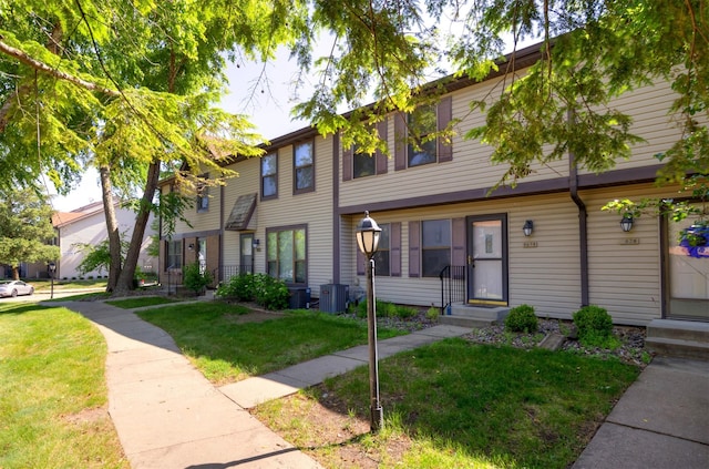 8628 Alpine Dr Unit C, Urbandale, IA 50322 - townhome / multi-family property with entry steps and a front yard
