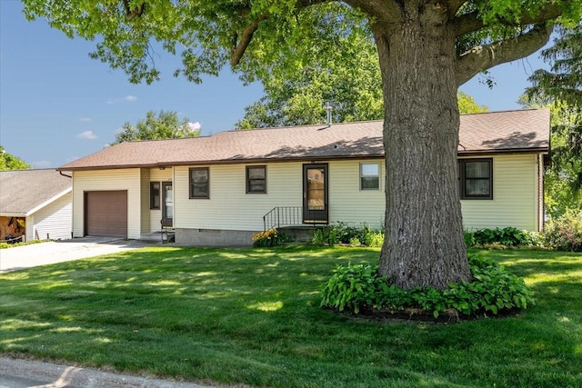 501 N Orchard St N, Brooklyn, IA 52211 - single story home with an attached garage, a front lawn, and concrete driveway