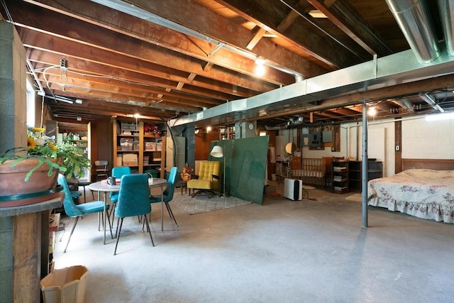 501 N Orchard St N, Brooklyn, IA 52211 - unfinished basement featuring gas water heater