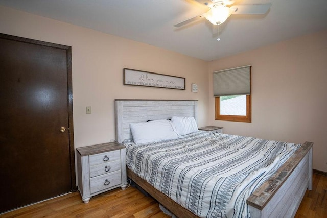 331 E 24th St N, Newton, IA 50208 - bedroom with light wood-type flooring and a ceiling fan