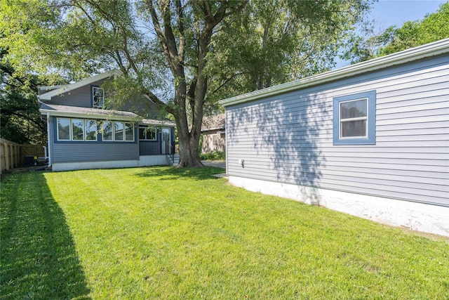 2715 Center St, Des Moines, IA 50312 - view of yard