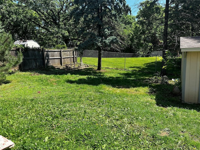 815 Knob Hill Dr, Des Moines, IA 50317 - view of fenced backyard