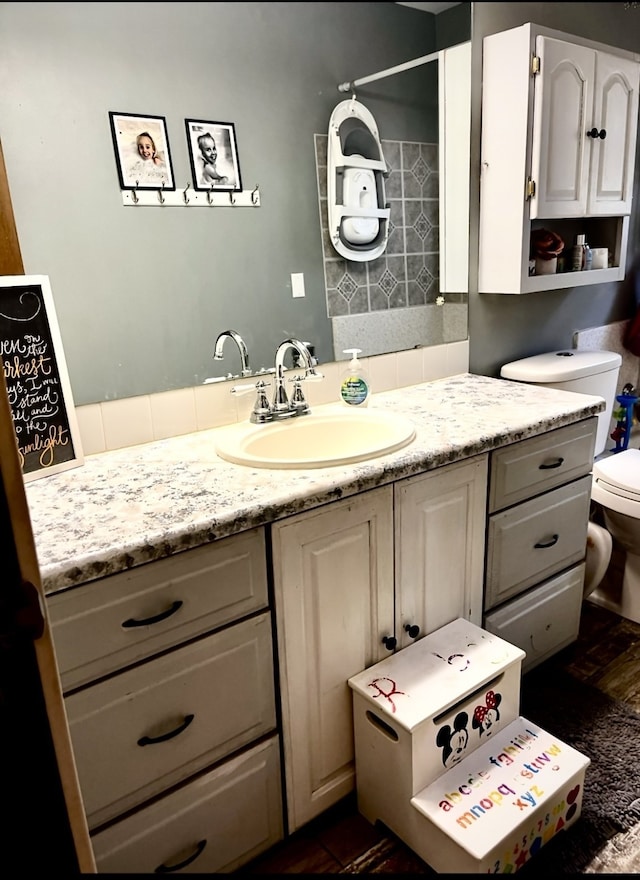 815 Knob Hill Dr, Des Moines, IA 50317 - full bathroom featuring vanity and toilet