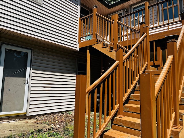 815 Knob Hill Dr, Des Moines, IA 50317 - view of staircase