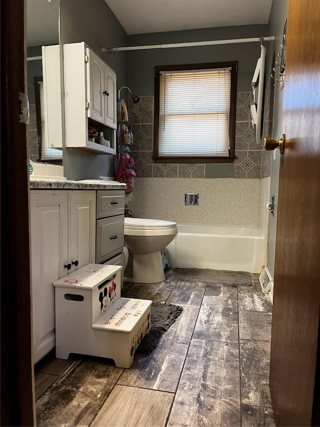 815 Knob Hill Dr, Des Moines, IA 50317 - full bathroom featuring shower / bath combination and vanity