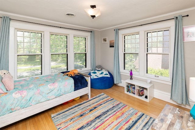 642 Polk Blvd, Des Moines, IA 50312 - bedroom with wood finished floors and crown molding