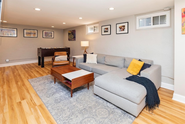 642 Polk Blvd, Des Moines, IA 50312 - living area with wood finished floors and recessed lighting