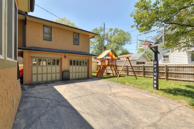 642 Polk Blvd, Des Moines, IA 50312 - garage with asphalt driveway