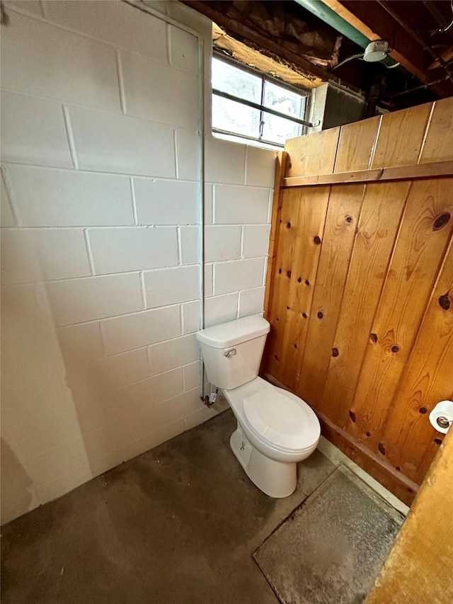 2327 Glenbrook Dr, Des Moines, IA 50316 - bathroom with concrete block wall and concrete floors