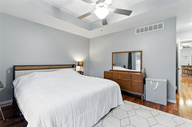 711 Kitterman Cir, Norwalk, IA 50211 - bedroom featuring wood finished floors, a raised ceiling, and a ceiling fan