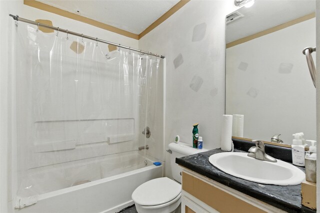 711 Kitterman Cir, Norwalk, IA 50211 - full bath with vanity and shower / tub combo with curtain