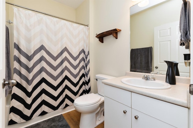 2323 E Porter Ave Unit 36, Des Moines, IA 50320 - full bath with vanity, wood finished floors, and curtained shower