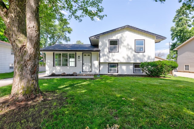 4132 E 24th Ct, Des Moines, IA 50317 - tri-level home featuring a front lawn
