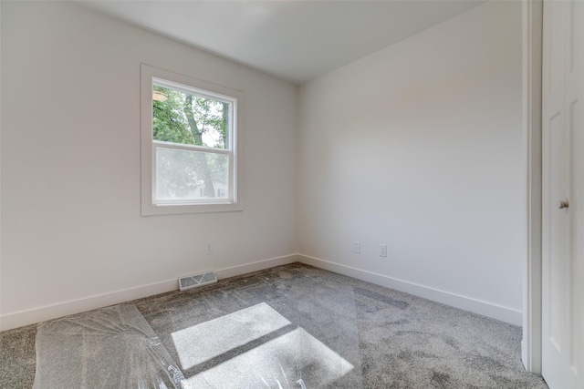 4132 E 24th Ct, Des Moines, IA 50317 - unfurnished room with carpet flooring and baseboards