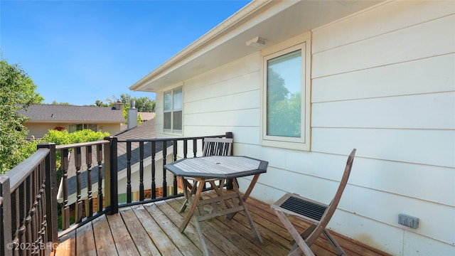 608 E 15th St N, Newton, IA 50208 - view of wooden terrace