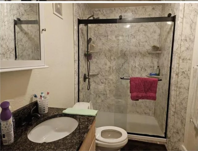 1096 Buchanan St, Des Moines, IA 50316 - full bath featuring vanity and a stall shower