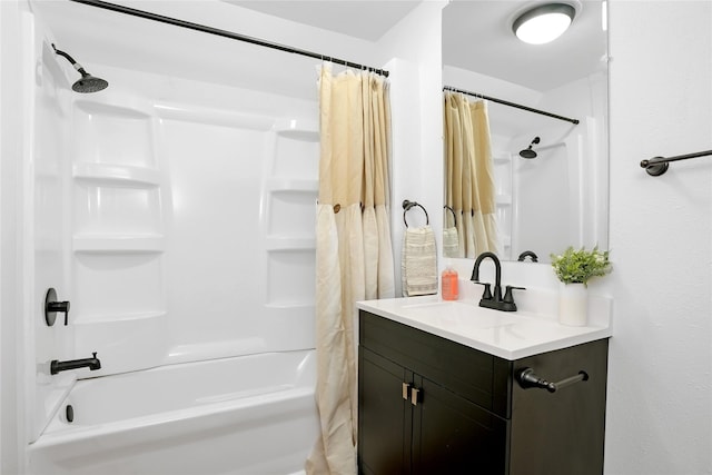 403 E 2nd St S, Newton, IA 50208 - full bathroom featuring shower / bathtub combination with curtain and vanity