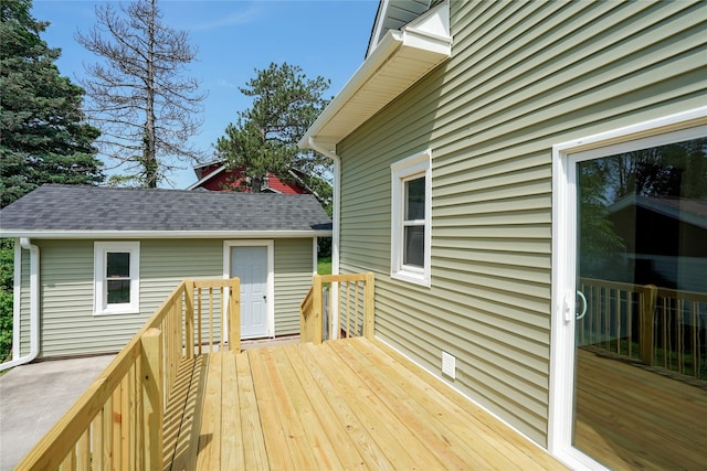 403 E 2nd St S, Newton, IA 50208 - view of wooden deck